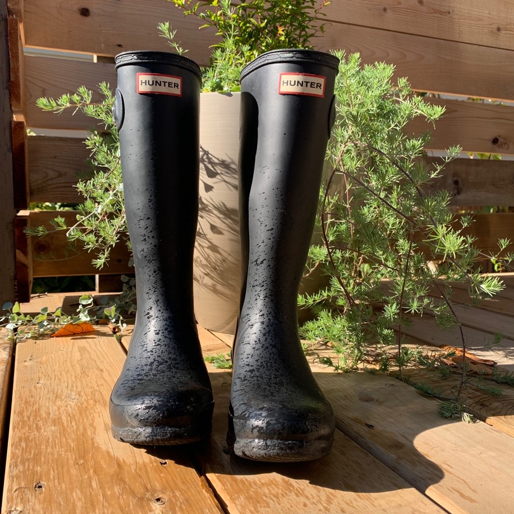 Hunter rain boots tall black good condition!